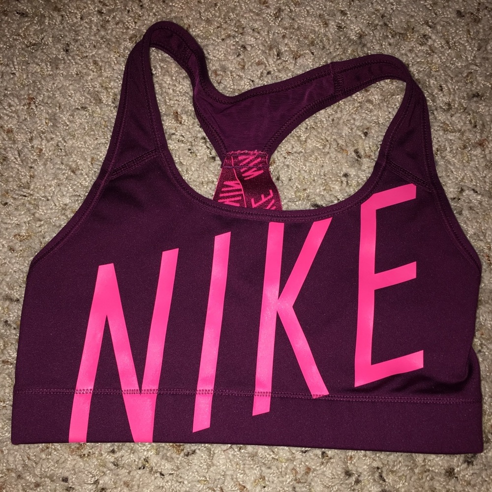 NWOT Nike sports bra